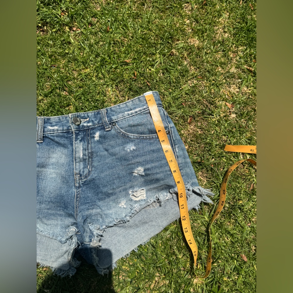 Free People Distressed Denim Cut Off Shorts - Sz 29 - Picture 5 of 7